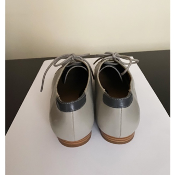 "LOGO" NEW, LEATHER, FLAT GREY SHOES SIZE 7.5 - Picture 4 of 5